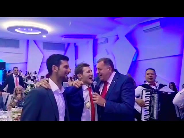 Dodik pjeva  Romaniju svadba Nemanje Majdova class=