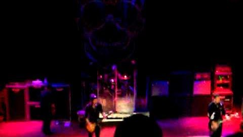 Alter Bridge HOB Chicago 12-11-10 Slip to the Void & Find the Real.MOV