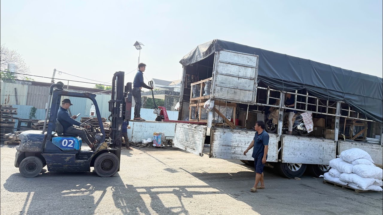 Hàng bao mét xe có sào lại hàng khi về bãi không?