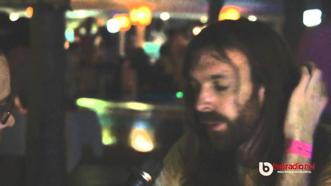 Breakbot at the Hu'u Bar