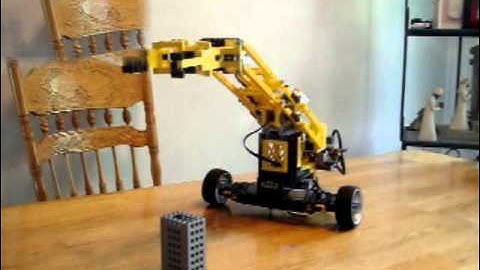 The Hen, A Lego R/C Mobile Robotic Arm