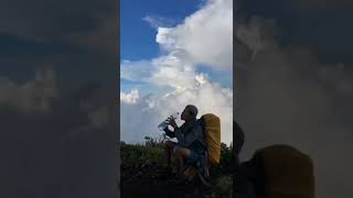 pelangi di gunung sumbing via butuh kaliangkrik #shorts #magelangkekinian #wonderfullindonesia