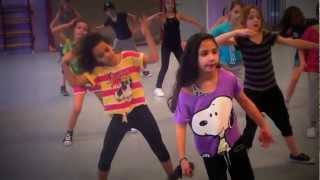 Chelsea Bij Funky Feet - Club Cant Handle Me 20-02-2013