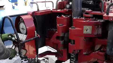 #rig Iron Roughneck Working #rig #drilling #energy