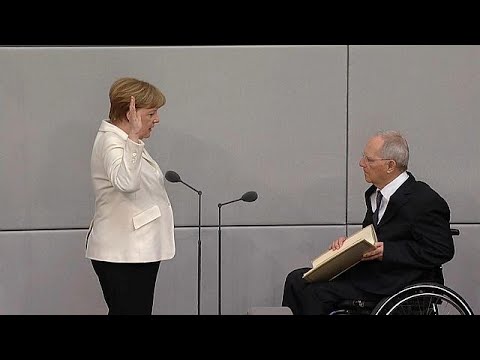 Almanya: Başbakanlığa seçilen Merkel Meclis'te yemin etti