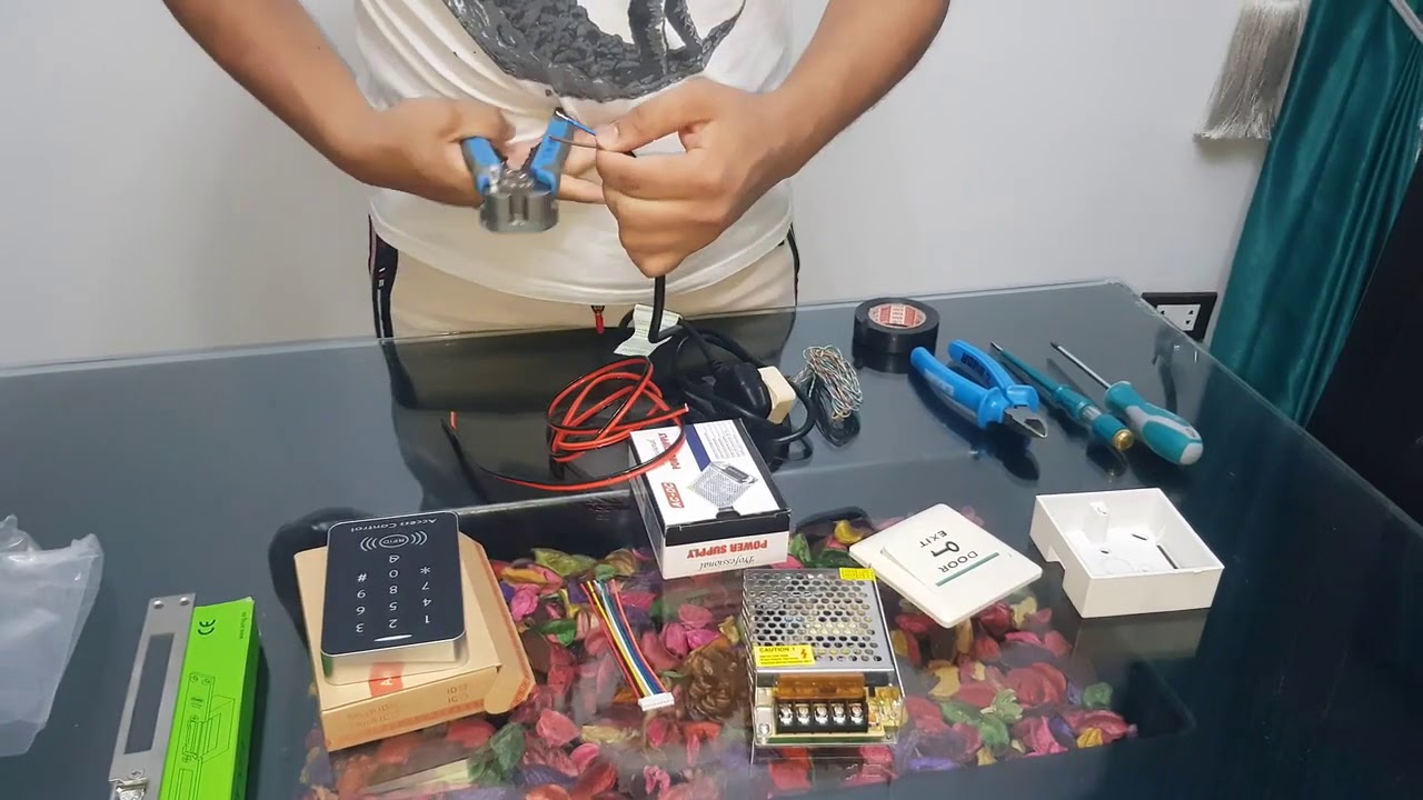 A-D114D طريقة تركيب جهاز اكسس كنترول موديل  الجزء الاول