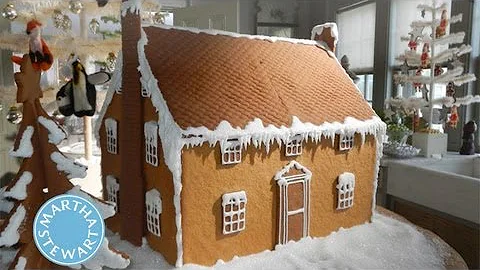 Graham Cracker Christmas Cottages | Holiday Décor | Martha Stewart