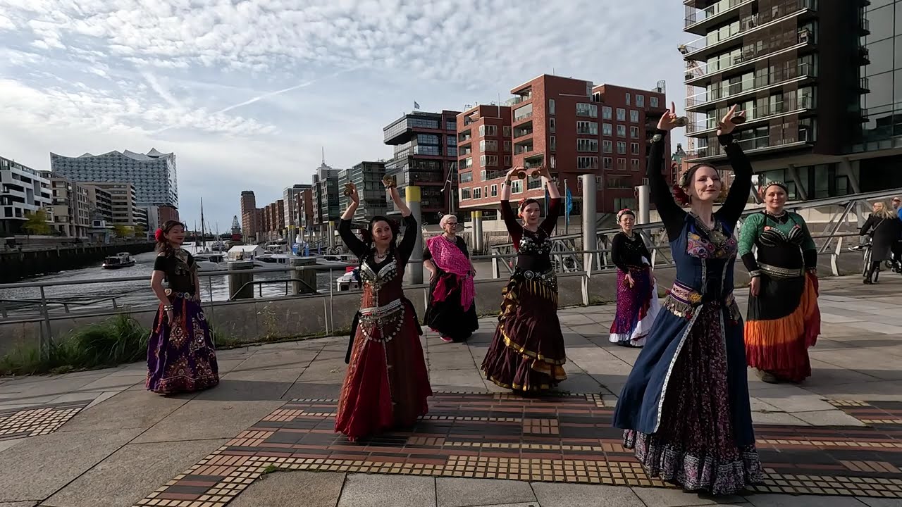 Aayla Sinoush & Friends: FCBD Style® Flashmob Worldwide 2024 Hamburg, Germany