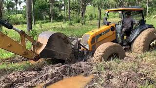 DESATOLANDO TRATOR AGRÍCOLA COM ESCAVADEIRA HIDRÁULICA CATERPILLAR 320D #VALTRA #CATERPILLAR