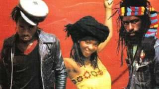 Black Uhuru Puff She Puff chords