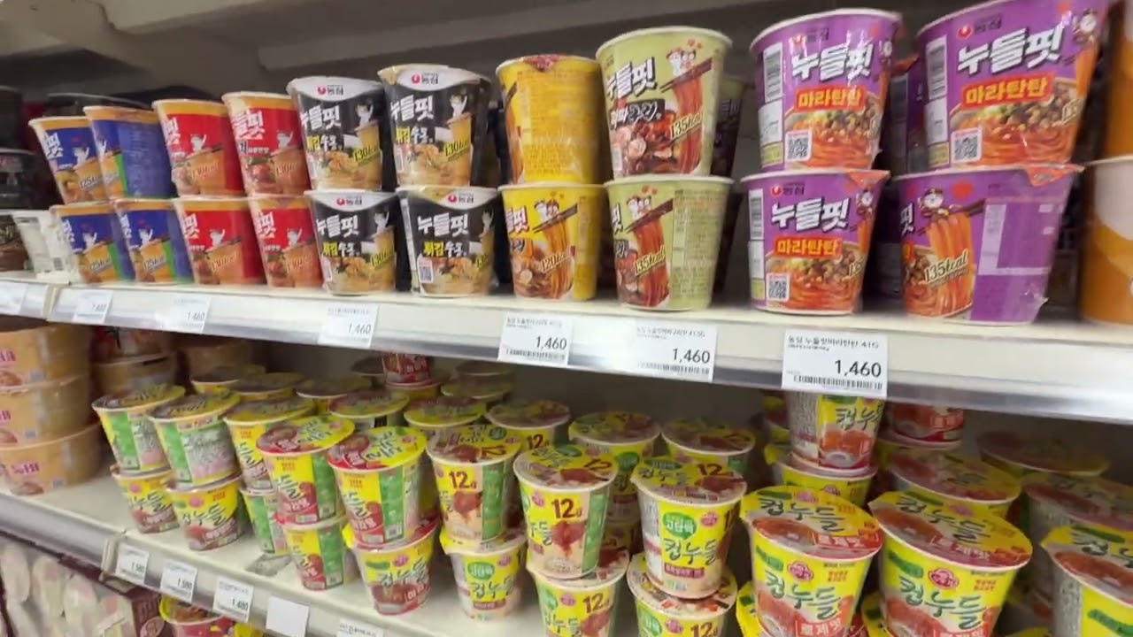 تسوقي في المتجر الكوري 🇰🇷 مشتريات لذيذة كثيرة!