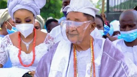 Alaafin of Oyo Shocks Yoruba People As He Appears With A New Wife CHIOMA...People Asking How Come?