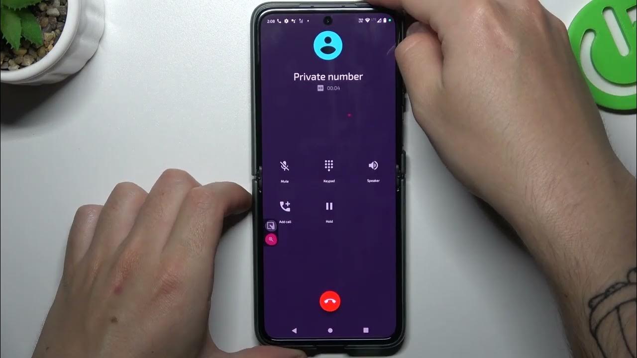 How Call Screen Looks in Motorola Razr 40 Check