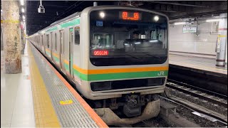 【E231系U528編成１０両  尾久車両センター疎開回送】E231系1000番台ﾔﾏU528編成が回送電車として非常警笛を鳴らして上野駅14番線を発車するシーン（回9591M）2023.12.12