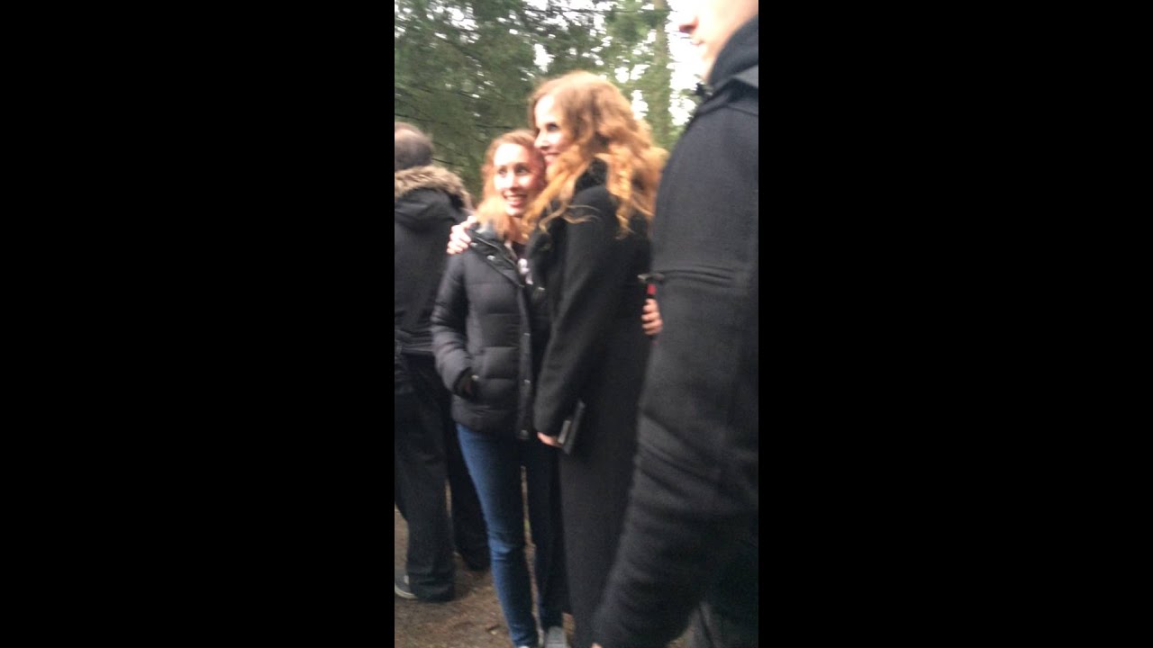 Rebecca Mader and Lana Parrilla meeting fans