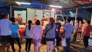 0802-9又廷哥把雞腿全部送客人吃 還說好吃要介紹來買不是介紹來送餒 嘉義趙又廷海鮮拍賣星期一台南永大夜市 0802-9又廷哥把雞腿全部送客人吃 還說好吃要介紹來買不是介紹來送餒 嘉義趙又廷海鮮拍賣星期一台南永大夜市