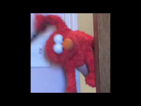 ELMO HAS A KNIFE