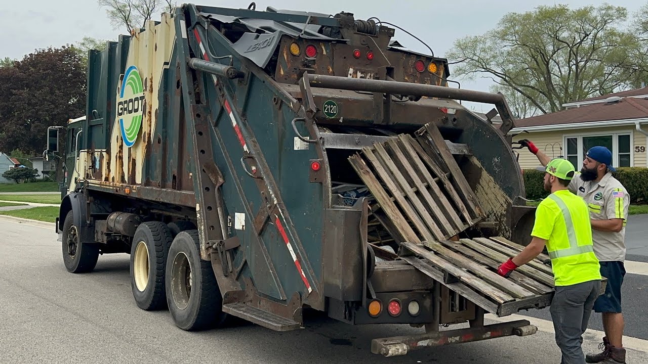 Groot Mack MR Leach Rear Loader Garbage Truck Packing Bulk YouTube