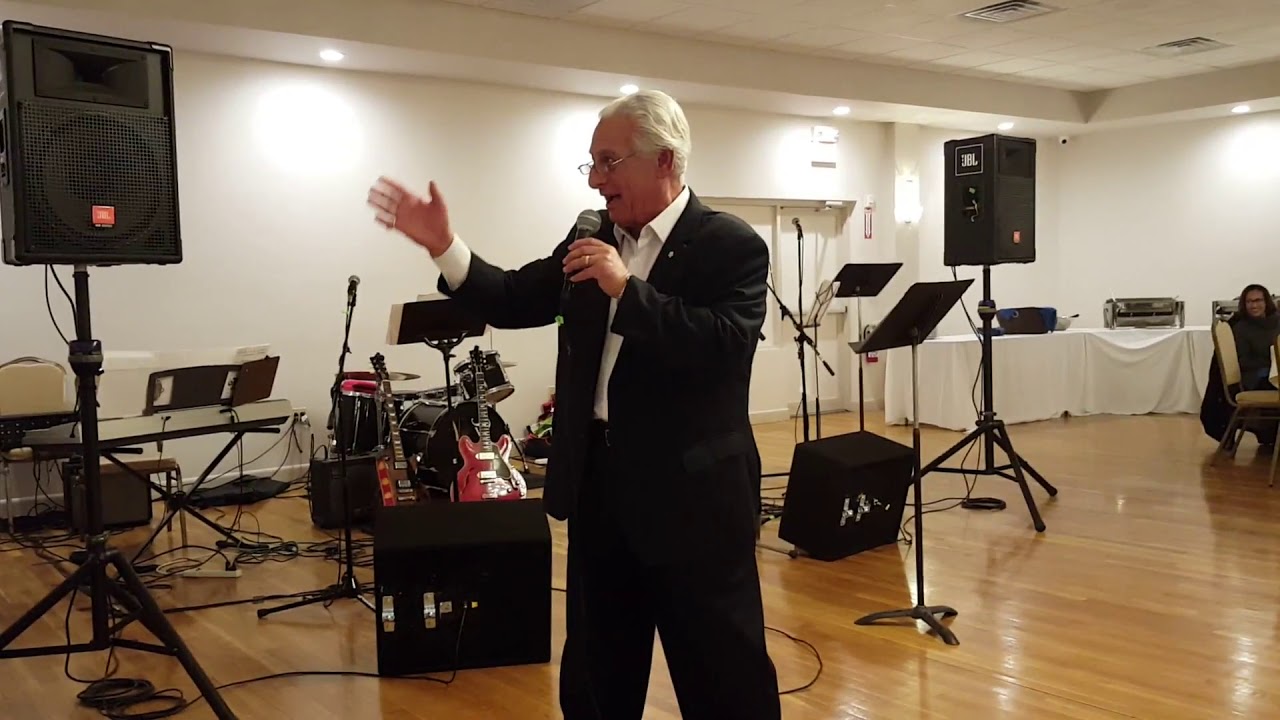 Auctioneer Dickie Ferruci driving up the bids at Hopedale Unitarian