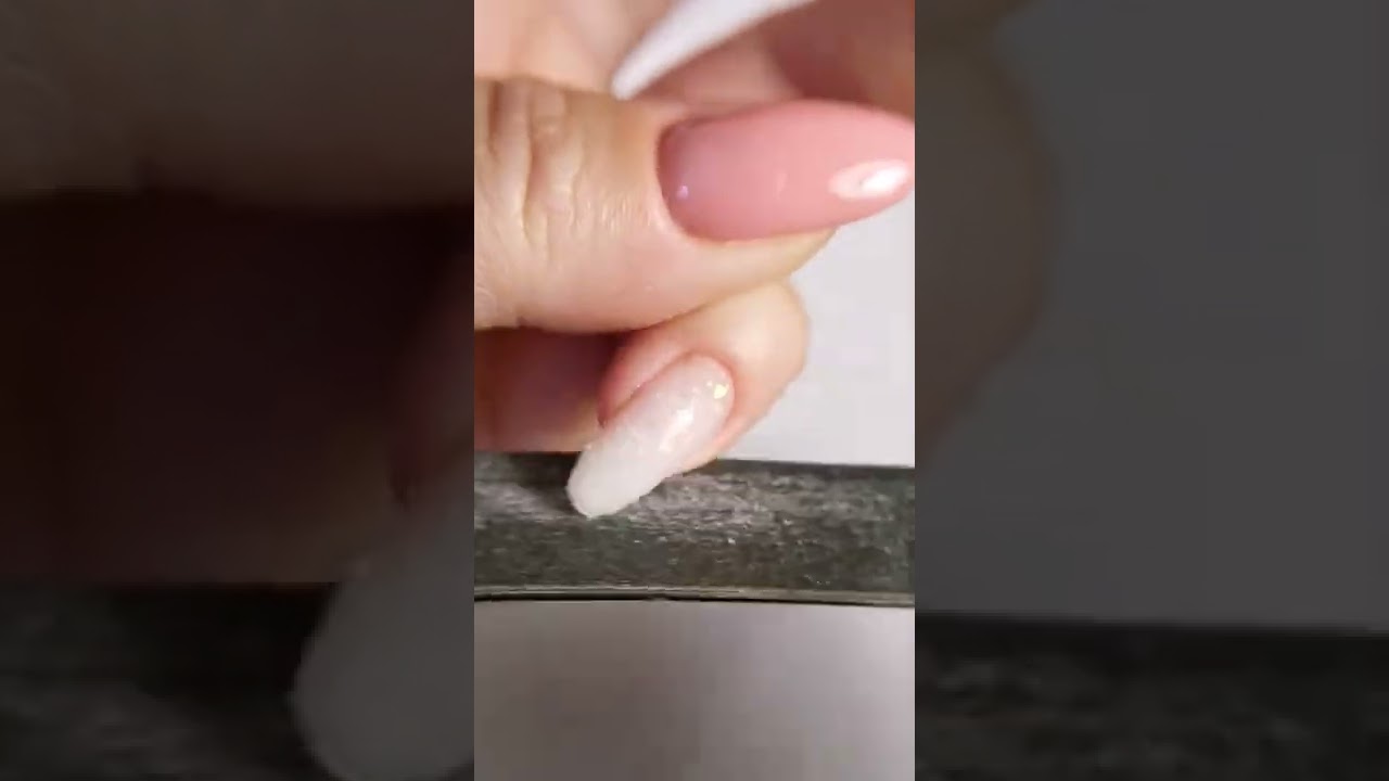 Переводится, как "изменяющий цвет" 