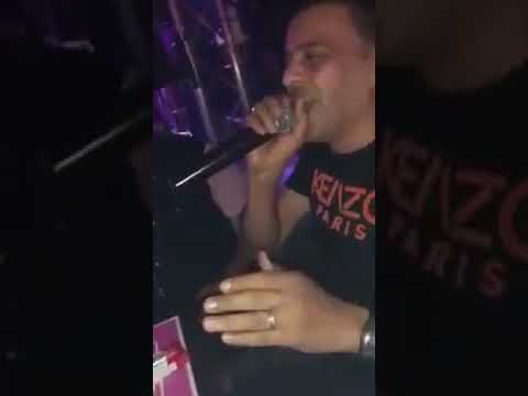 شاب عجال يغني وهو سكران