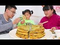 【陕北霞姐】家常“葱花猪油饼”，捏一捏烙一烙，金黄酥软，弟弟和女儿都爱吃！