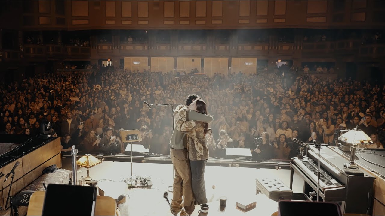 YouTube에서 Brent Forever: Live From Brooklyn Paramount 보기 YouTube에서 Brent Forever: Live From Brooklyn Paramount 보기