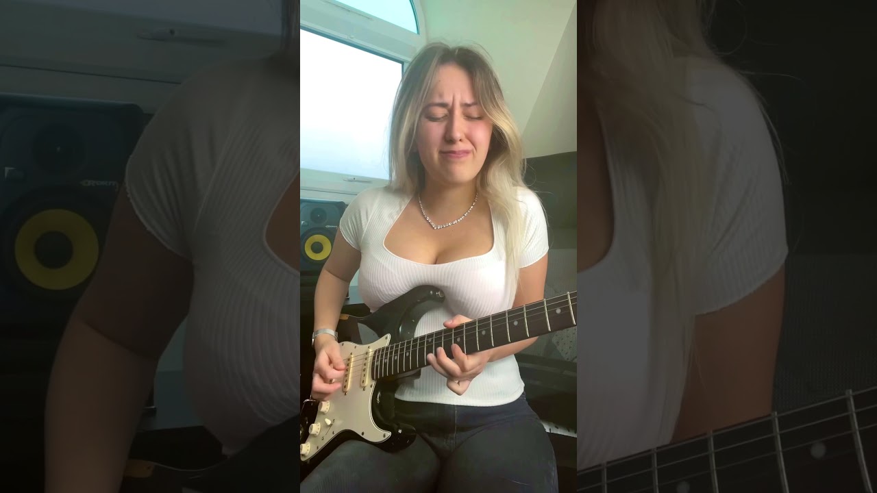 Mira Trying Pedal Pawn's 'Texan Twang' Guitar Pedal en YouTube Mira Trying Pedal Pawn's 'Texan Twang' Guitar Pedal en YouTube