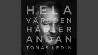 Hela världen håller andan