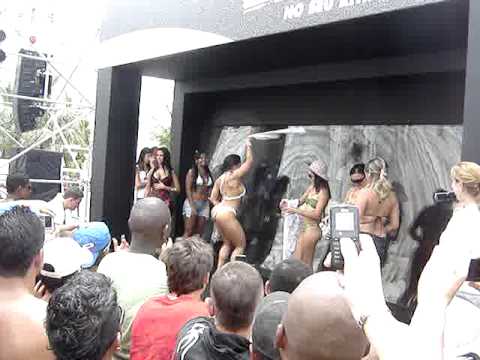 Mulher Melão show de strip tease em Copacabana