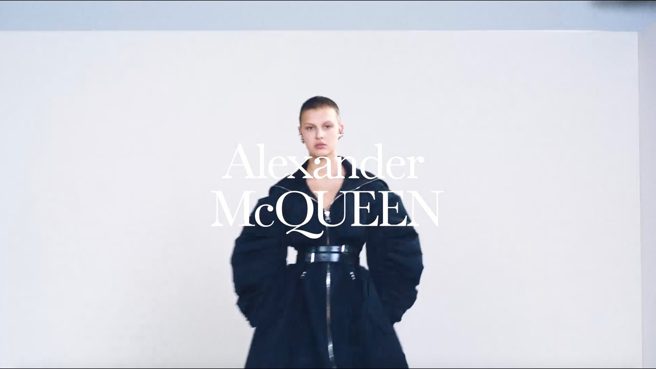Runway Magazine - Alexander McQueen Pre-Fall 2021-2022. RUNWAY MAGAZINE ®  Collections. RUNWAY NOW / RUNWAY NEW    Alexander McQueen