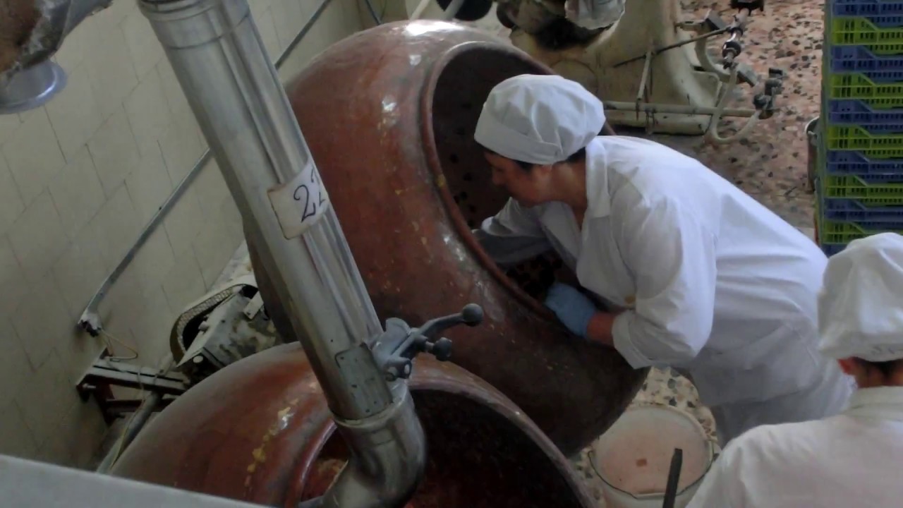 Making candies the old Italian way   Confetti  1