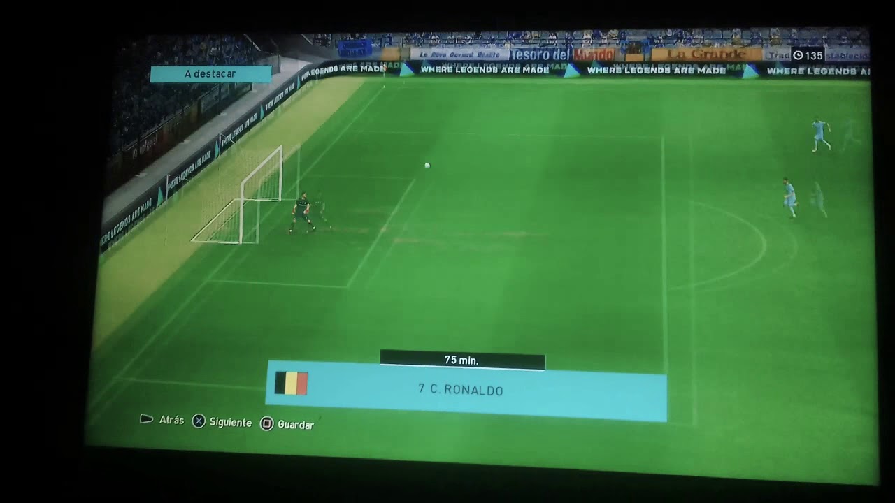 ESTO PUEDES HACER EN PES 2018  Cristiano Ronaldo - Tiro Avanzado