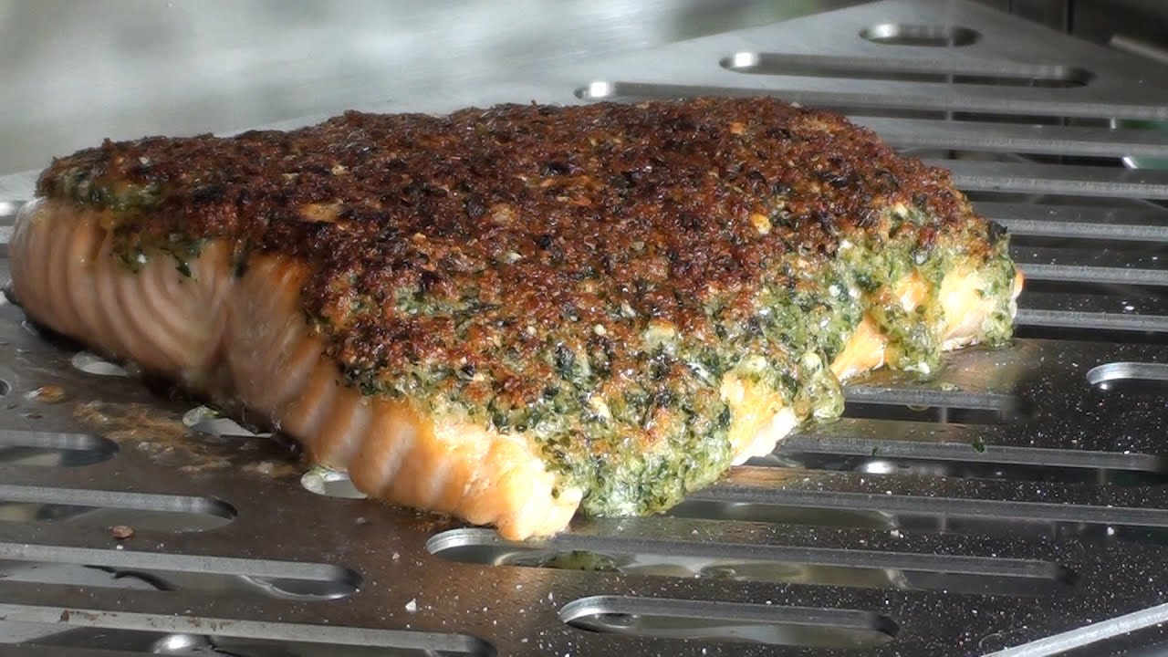 Lachs mit einer Kräuter Parmesan Kruste - YouTube