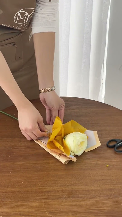 How to Wrap Flower Bouquet with Brown Paper 🤎 A Step by Step Tutorial 