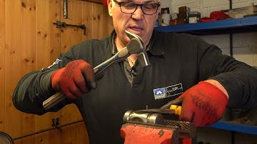 How to change the handle on a GDM fitting, forging and clipping hammer
