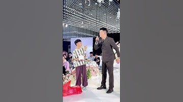 这小子连丈母娘都找好了，牛得很#婚礼搞笑瞬间 #婚礼氛围 何杰夫妇 #主持人何杰#婚禮#搞笑#真實#生活#shorts