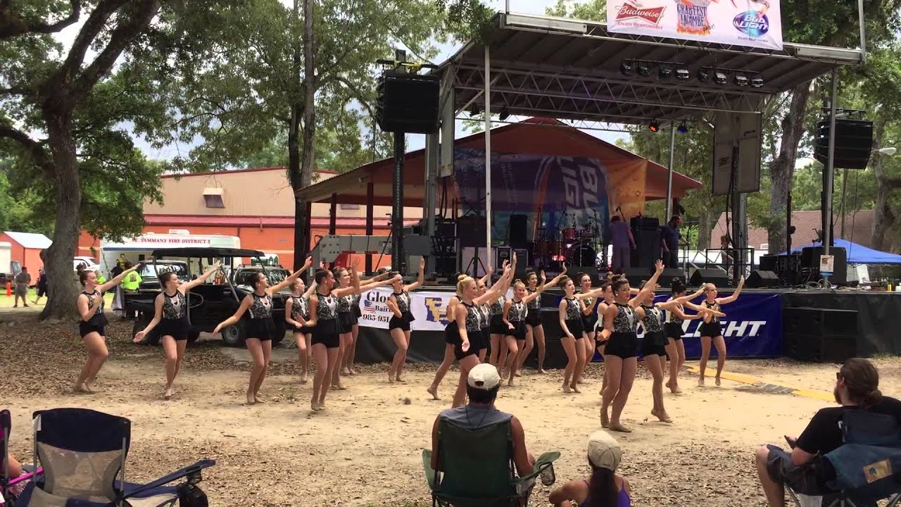 Obejrzyj Lakeshore High School Silver Stars dance team w YouTube Obejrzyj Lakeshore High School Silver Stars dance team w YouTube