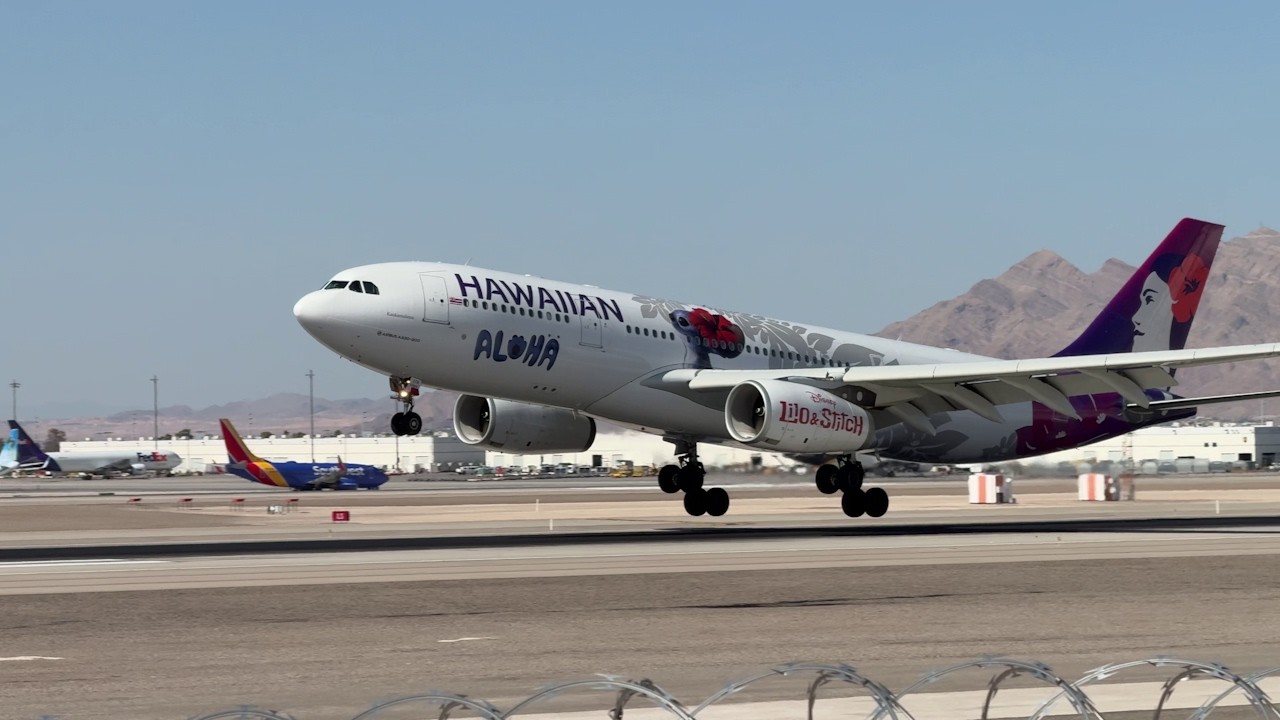 Special Livery* Hawaiian Airlines Airbus A330-243 lands at Las