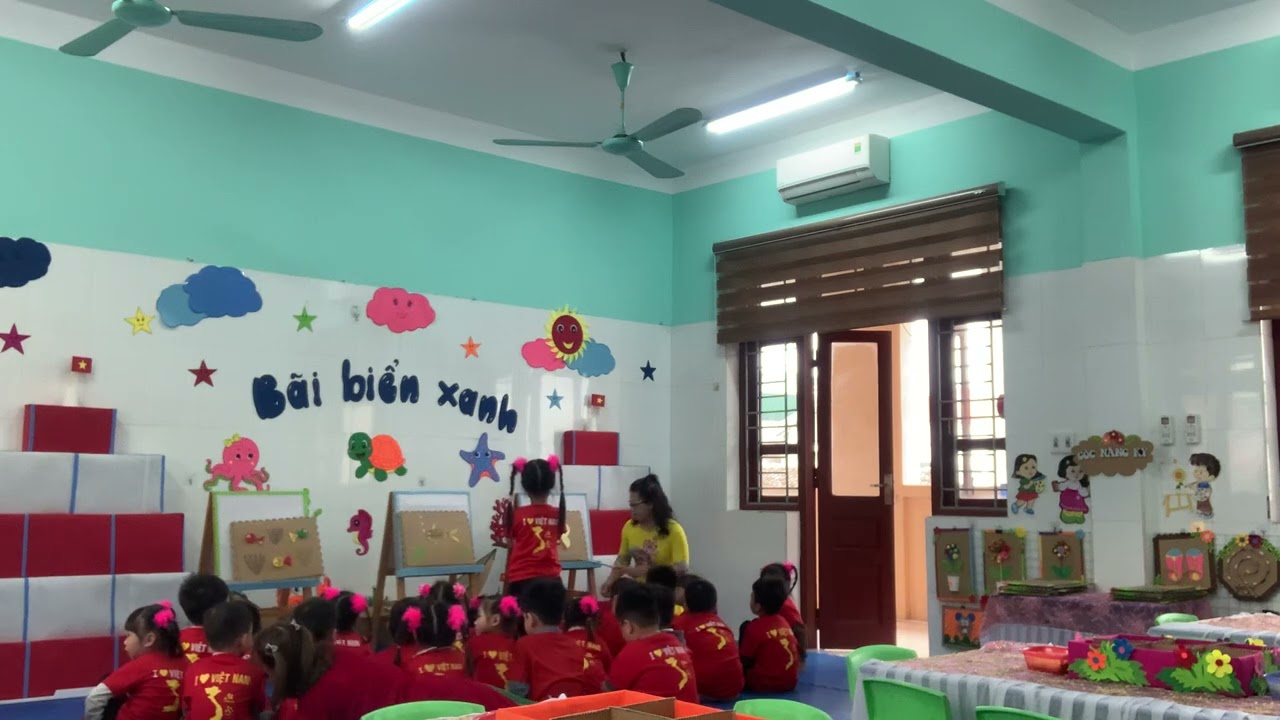 Tiết dạy tạo hình: làm con cá từ những nguyên vật liệu khác nhau