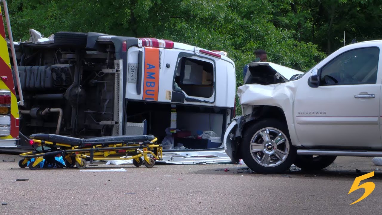Good Samaritans help rescue 5 injured in crash with overturned ...