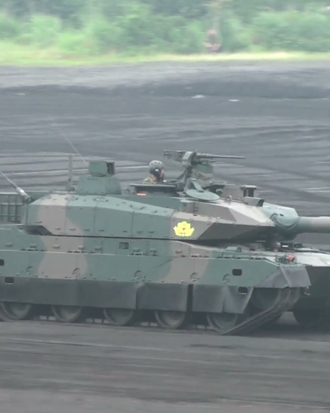 10式戦車スラローム走行 陸上自衛隊富士学校Type 10 Tank Slalom