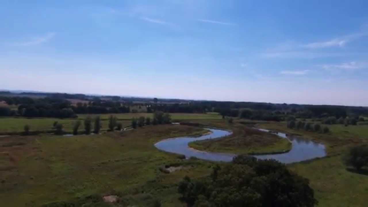 Lippetal Herzfeld  die Basilika und in Hovestadt das Schloss dazwischen die Lippe