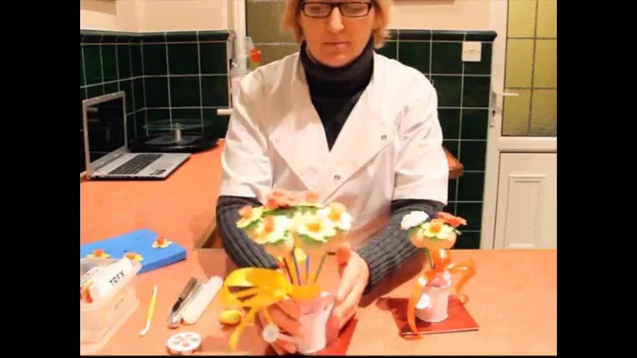 Quick and Easy How to make sugar paste daffodils YouTube