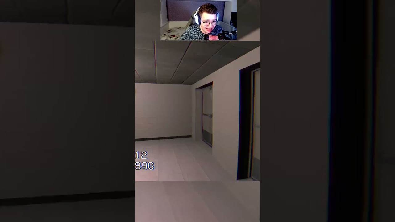 За дверью было .....  