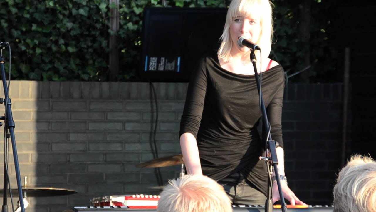 Channah - Here I Am & interview (live @ Grachtenconcert, Zwolle)