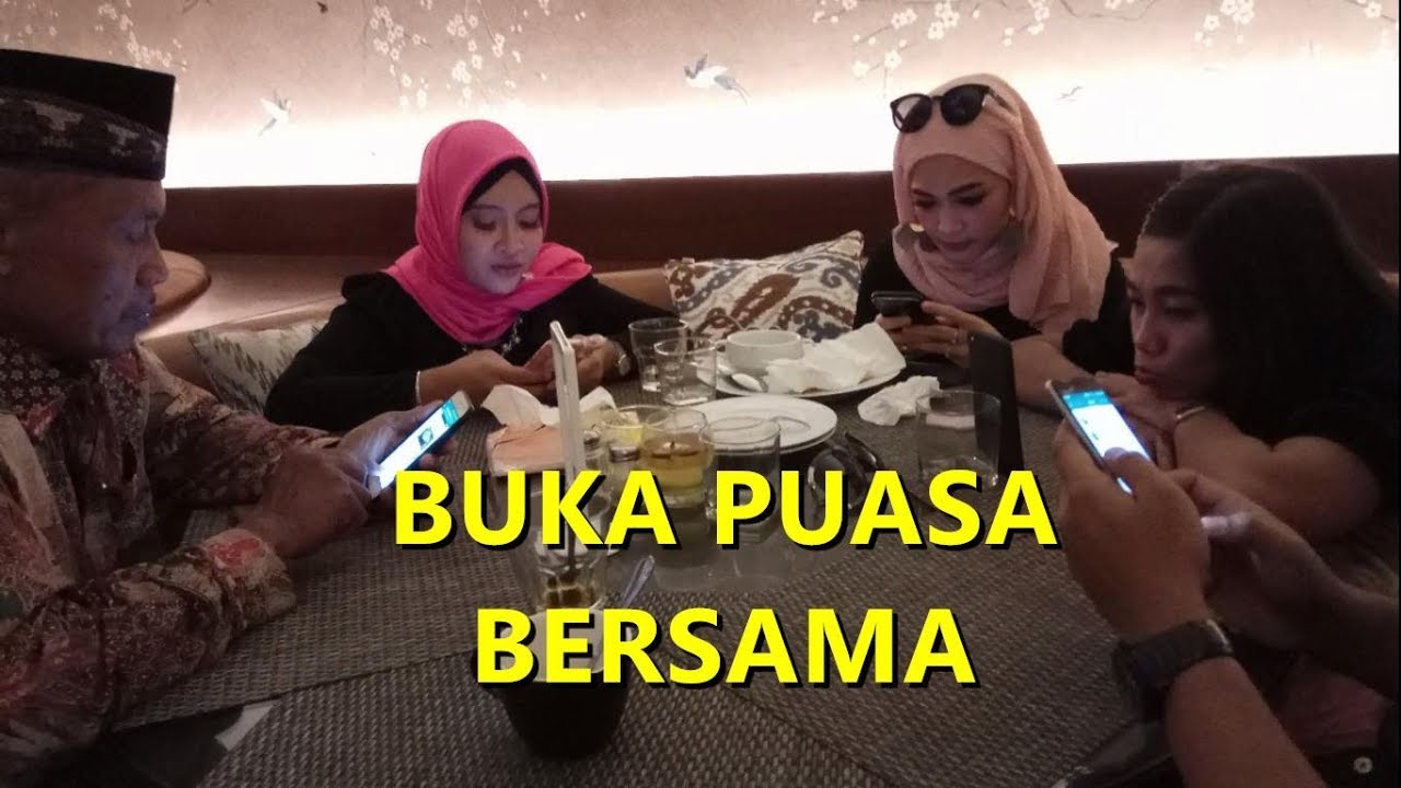 BUKA BERSAMA DI JAVA TERRACE KITCHEN & BAR HARRIS HOTEL - YouTube