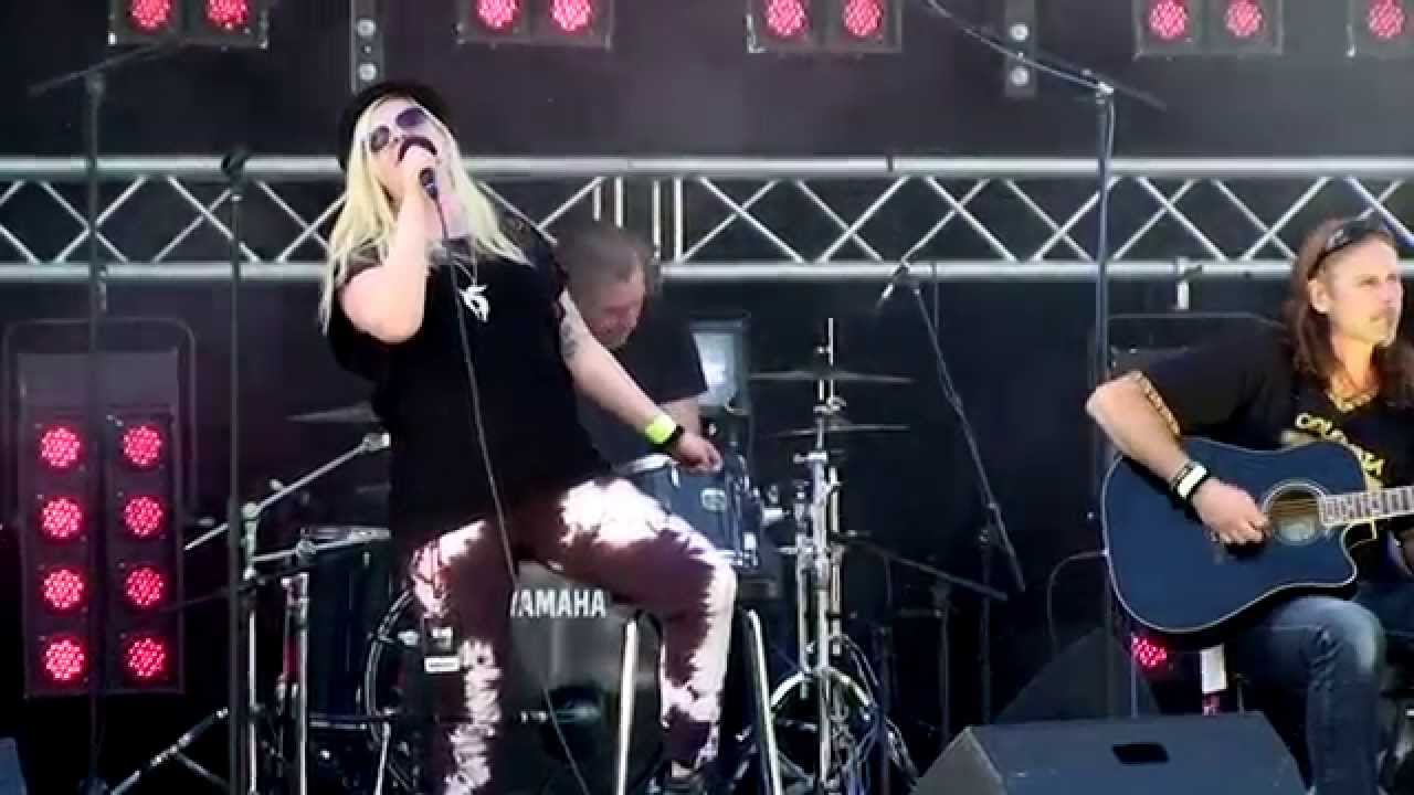 Tea's Half-Acoustic - Personal Jesus (live)