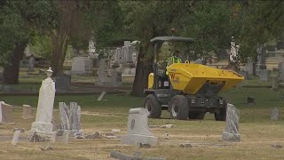 Austin begins to rebury remains found in Oakwood Cemetery I FOX 7 Austin