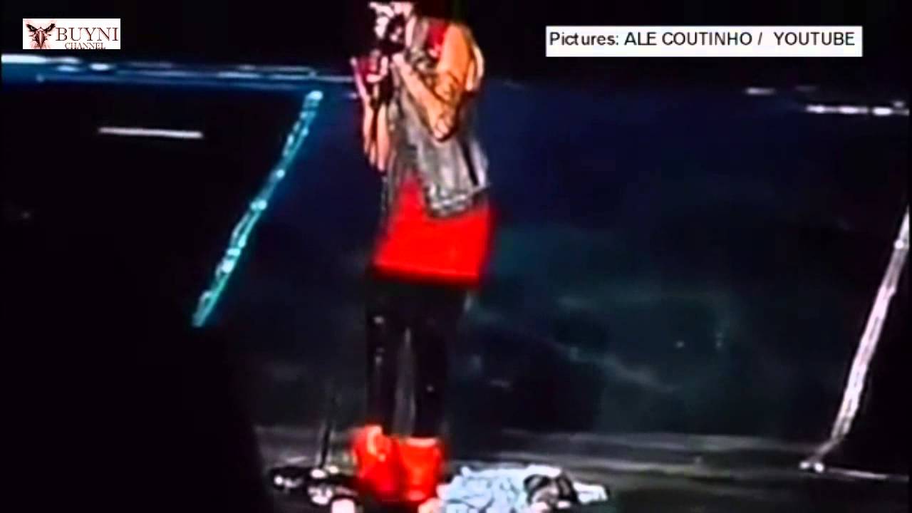justin bieber kicked the flags away after they were thrown on stage